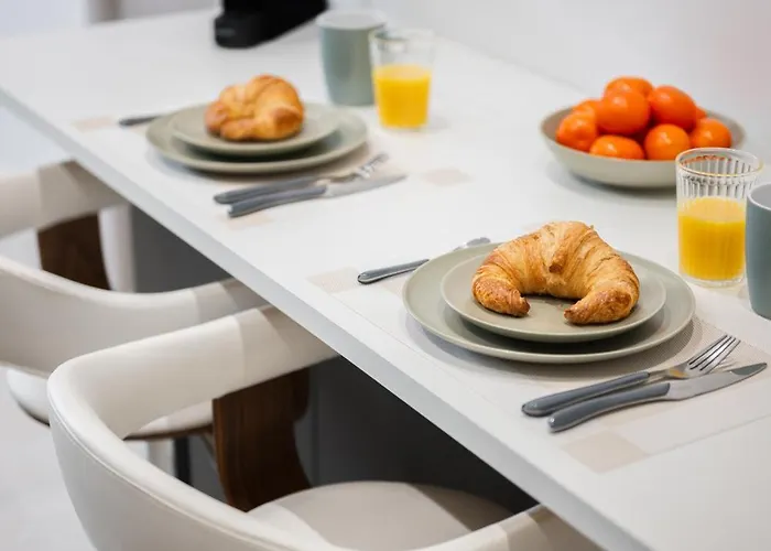 Deux Pieces Renove Au Coeur De La Vieille Ac