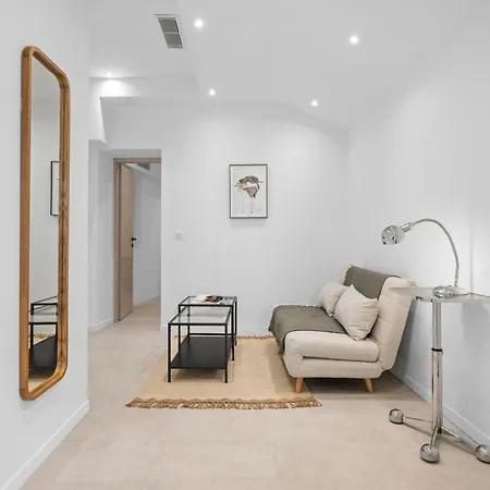 Deux Pieces Renove Au Coeur De La Vieille Ac Апартаменти *