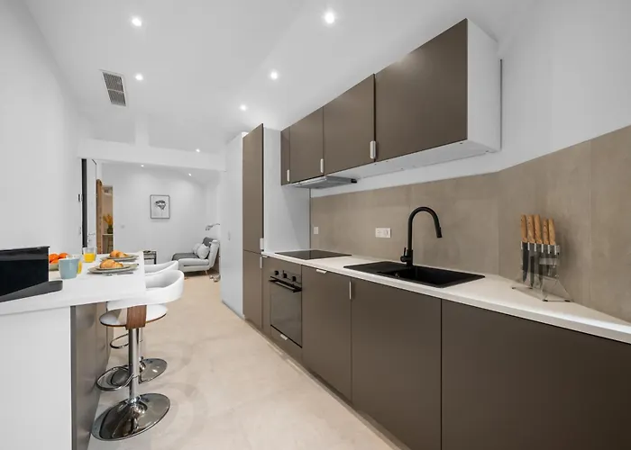 Deux Pieces Renove Au Coeur De La Vieille Ac Апартаменти Мантон