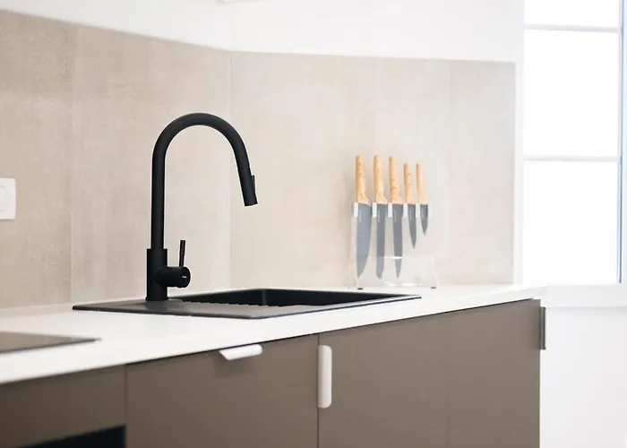 Apartment Deux Pieces Renove Au Coeur De La Vieille Ac