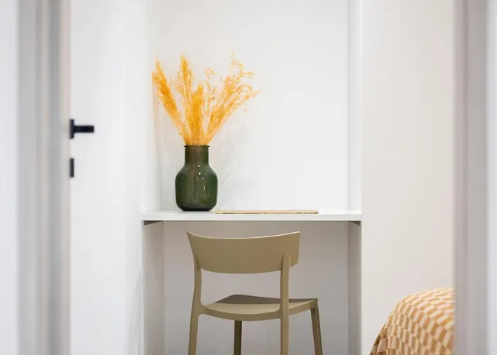 Deux Pieces Renove Au Coeur De La Vieille Ac